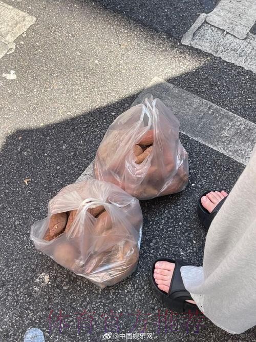 记者批姆巴佩:你很懦弱 甚至只给老佛爷发短信 记者批姆巴佩:你很懦弱 甚至只给老佛爷发短信